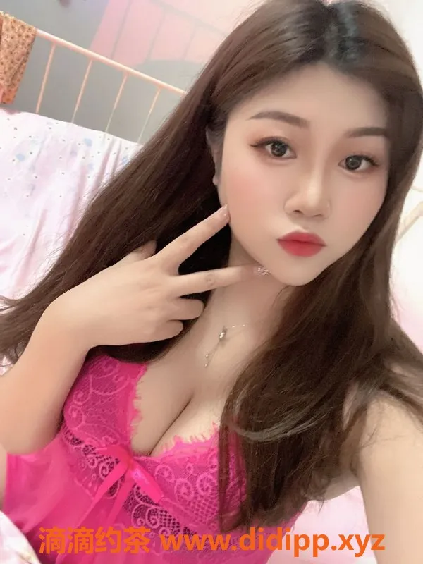 广州楼凤-天河23岁性感大奶朵朵，外出可约！