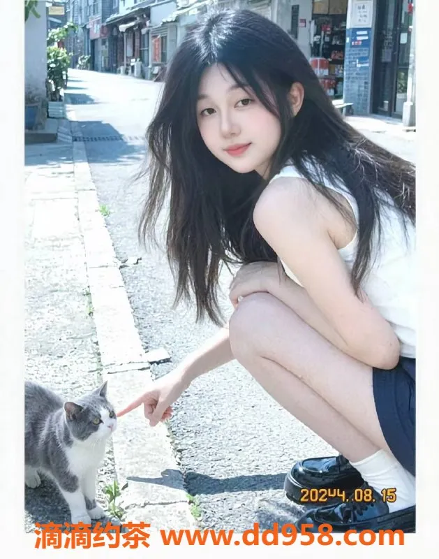 中山楼凤-小榄困困，20岁魅力B罩杯，700元起服务