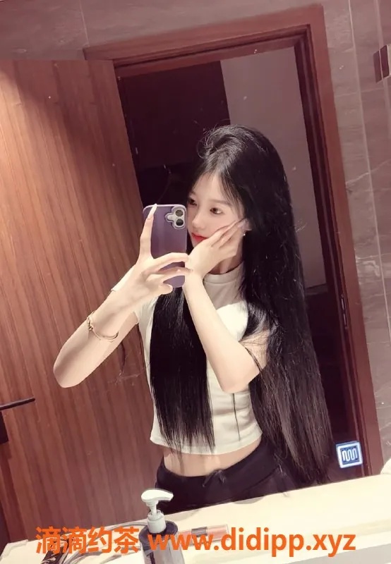 无锡外围-梁溪区雨菲，高颜值制服女，15岁/67kg，1400元起