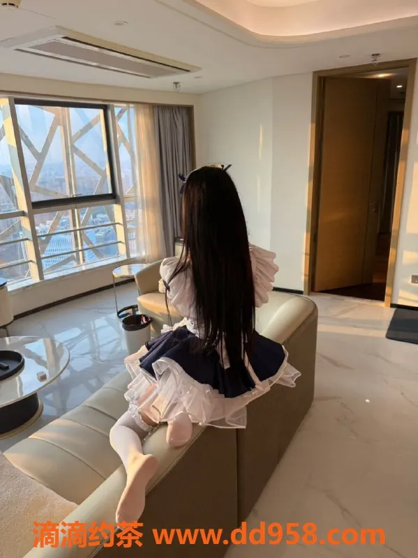 无锡楼凤-梁溪区萌白酱，身高162，价格1900元起