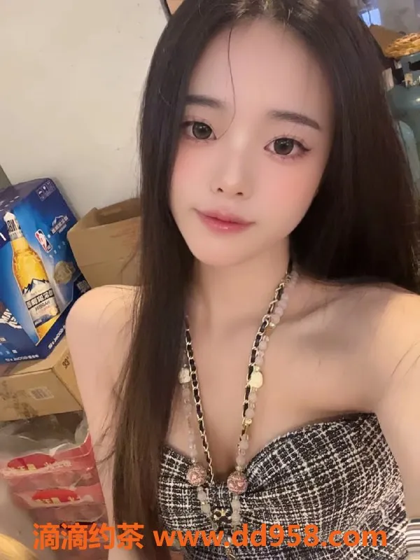 无锡楼凤资源信息,梁溪区小奈奈：高颜值丝袜制服服务，口活超棒！