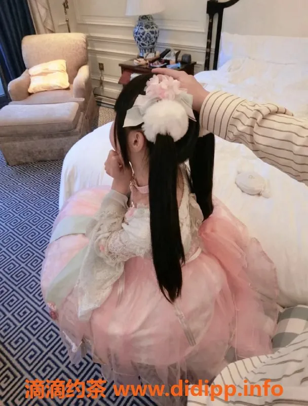 无锡楼凤-梁溪区小萝莉探花，口活一流，陪浴服务超赞