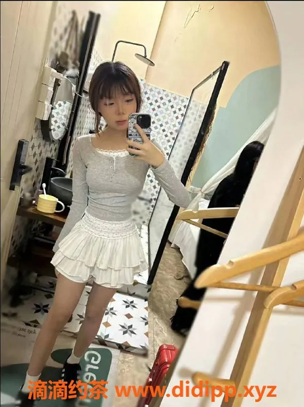 成都楼凤资源信息,成都荔枝，14岁小巧嫩妹，预约仅需630元