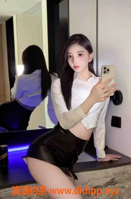 青岛楼凤-极品模特，188cm腿长，提前预定！