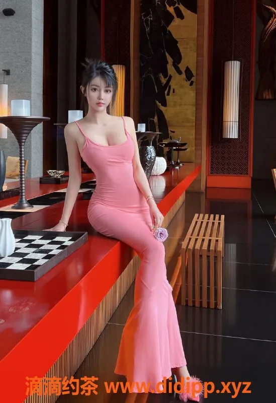 青岛楼凤-十班桃桃，20岁巨乳美女，优惠服务等你来享