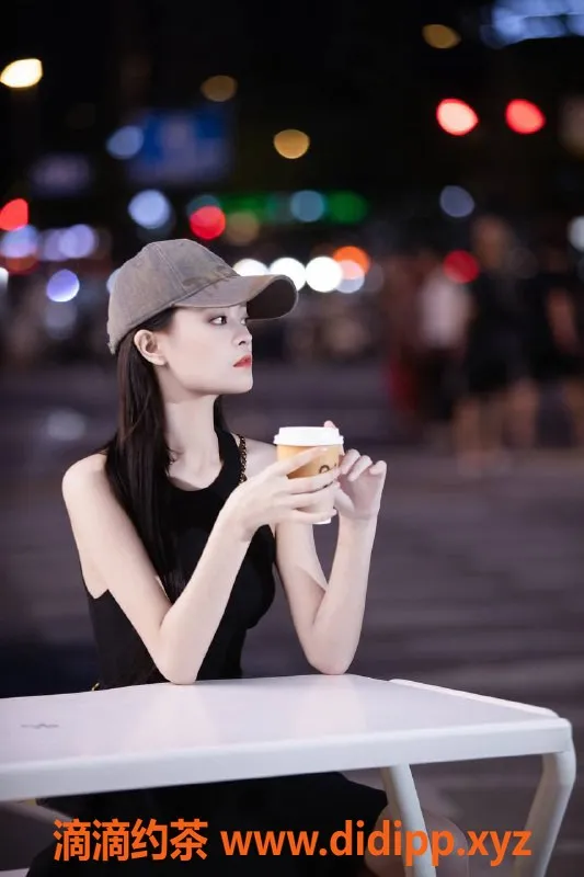 成都楼凤-20岁雨洛，160cm排骨精，600元三件套服务