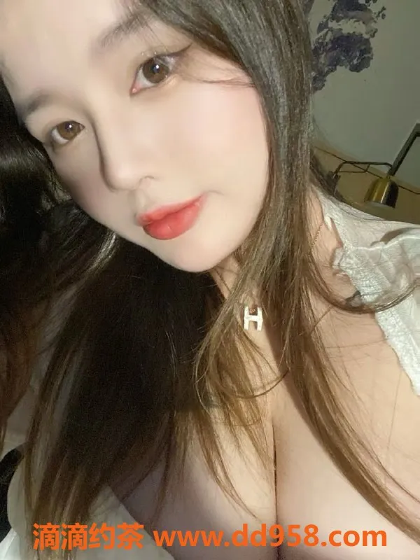 常州楼凤-武进奶牛，165cm E罩杯微胖嫩妹，600起