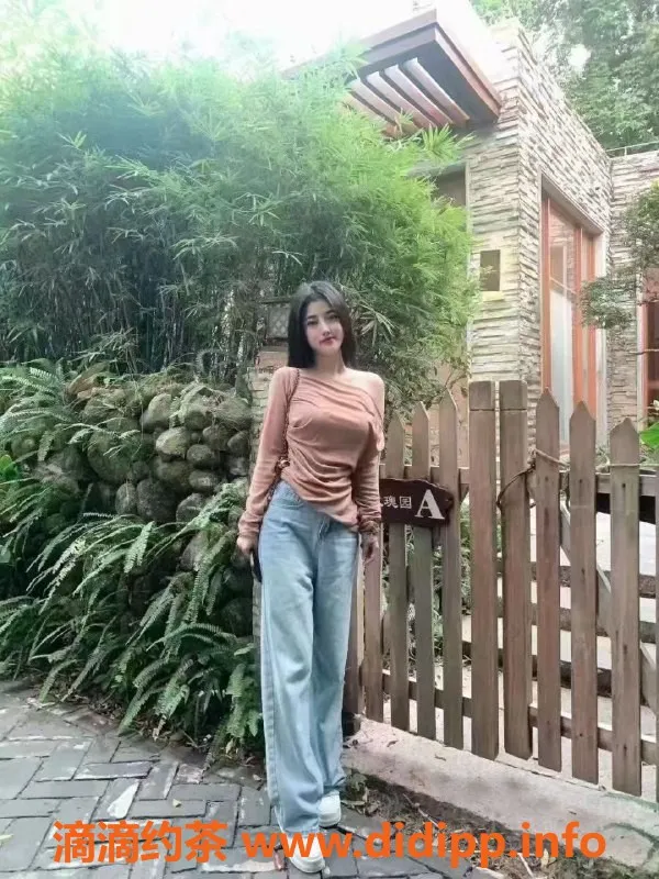 中山楼凤-中山西区美眉，300快餐400洗吹做，性感迷人