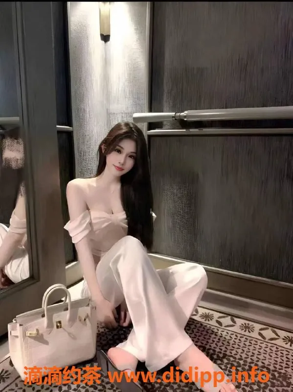 中山楼凤-中山坦洲4位美女，450洗吹，650全套服务