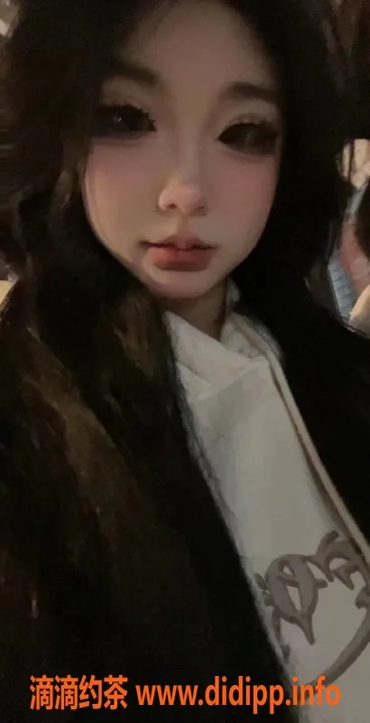 成都楼凤-17岁滴滴，163公分，105斤巨乳陪享服务