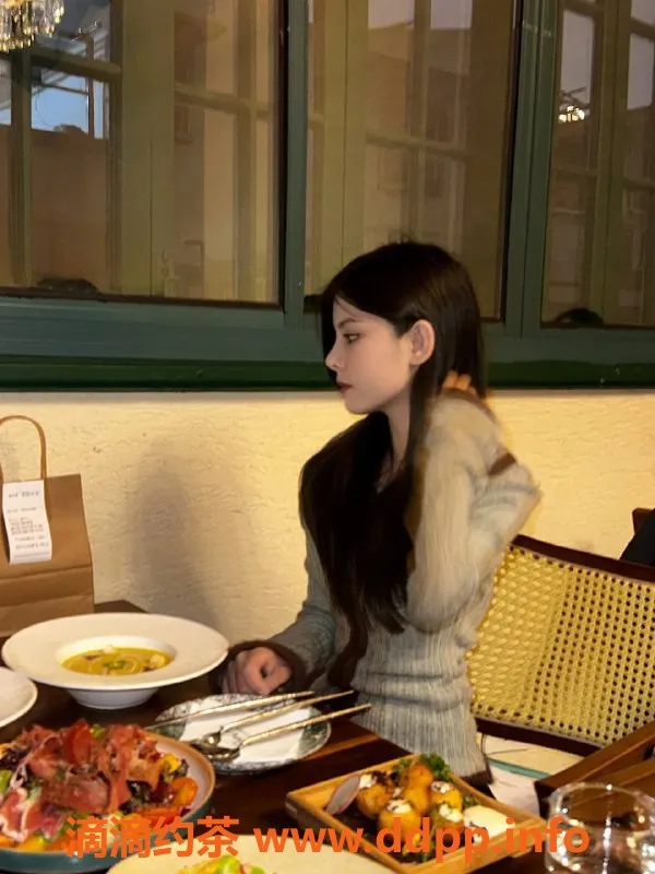 上海楼凤-浦东区小乖，课程900p，质量保障