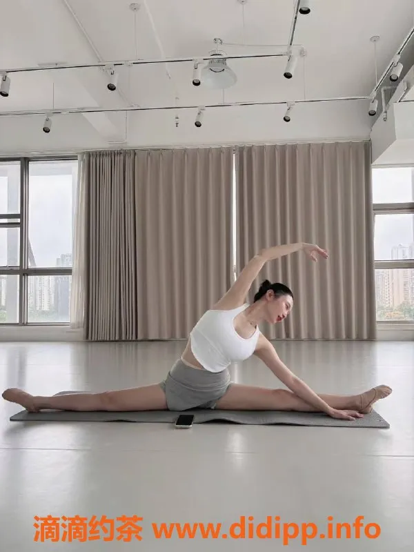 扬州楼凤-扬州邗江空姐柠初，颜值9.67，服务超赞