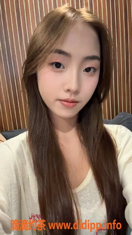 中山楼凤-西区阿狸，18岁，B罩杯，700起魅力服务