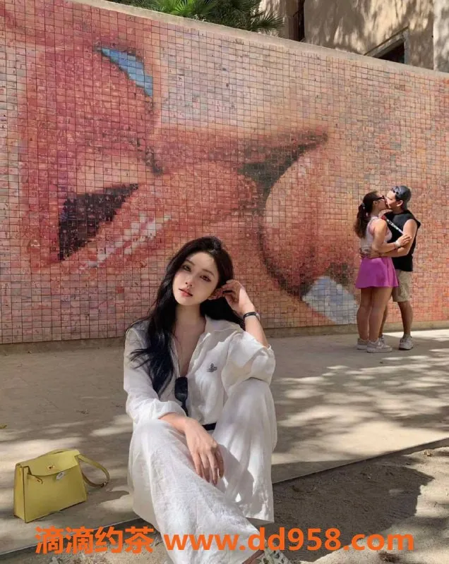 徐州楼凤-云龙区健美气质型小姐，165高48重，C杯冲击力！