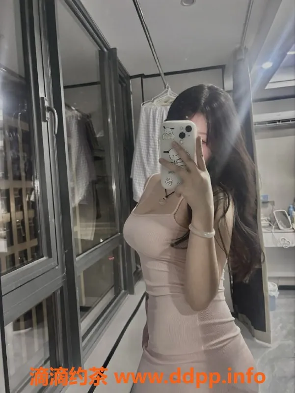 杭州楼凤-临平区潼潼，800元嫩妹服务，巨乳诱惑