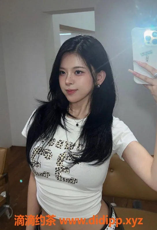 杭州上门服务-新加坡D胸美女，21岁，164cm，47kg