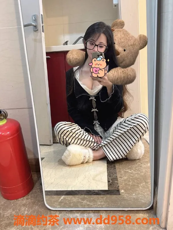 沈阳楼凤-小魔女琳琳：颜值9.68，身材超赞，1000元服务