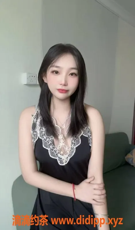 中山楼凤-19岁坦背女孩，350快餐服务，洗吹做450