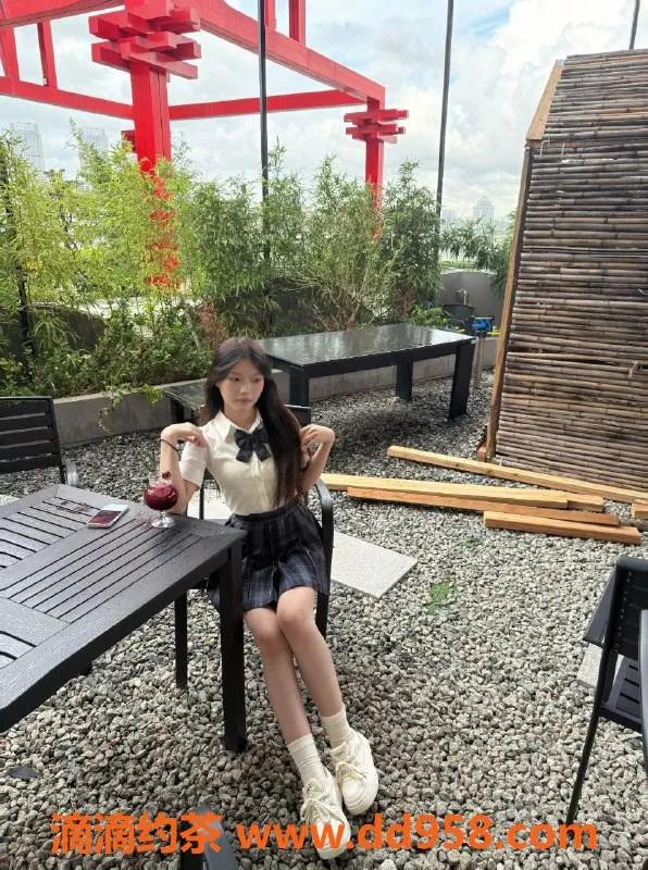 中山楼凤-石岐小琪，18岁，胸围B，服务超赞