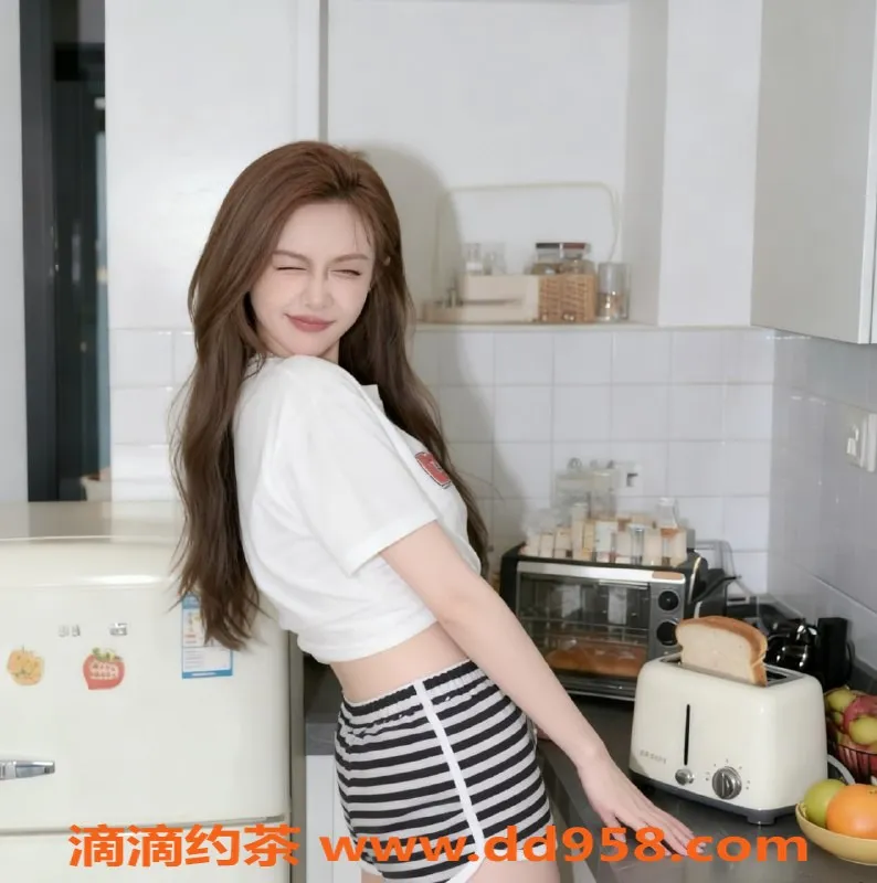 无锡楼凤-惠山区高颜值探花艾丽萨，丝袜制服诱惑