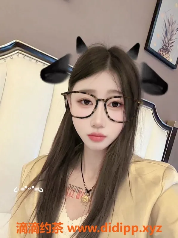 常州楼凤-武进国宾府19岁嫩妹，175cm大长腿，800元起