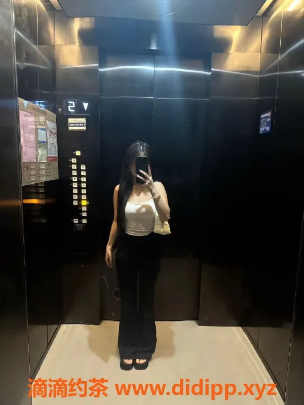 台州楼凤-台州常奈斯，22岁，158cm，C+围，600元起