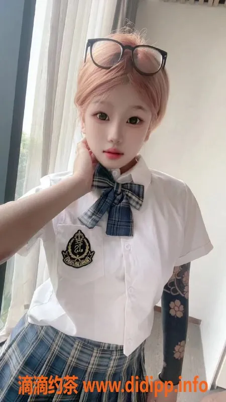 成都楼凤-成都嫩妹伊伊，19岁身高157，包夜2500元