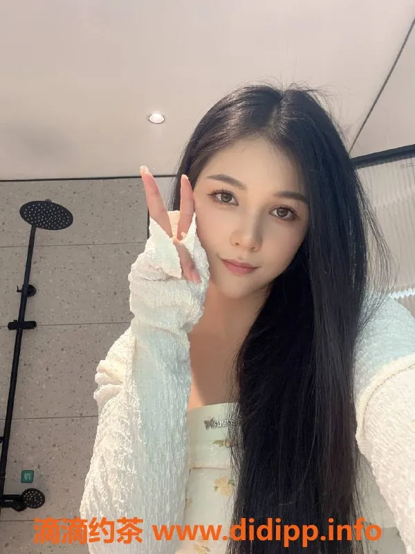 东莞楼凤-东莞南城露露，19岁嫩妹800元服务