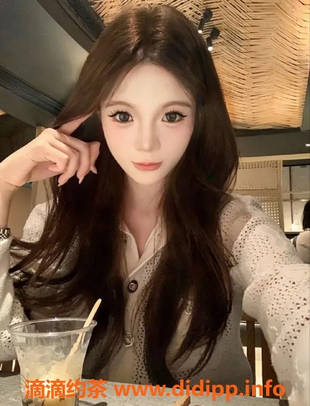 中山楼凤-西区小雪，18岁，B罩杯，600/小时等你来体验