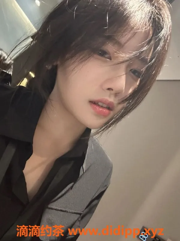 深圳楼凤-龙岗坂田兼职佳人叮叮，23岁160cm，享受不一样的服务