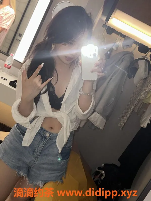 深圳楼凤-龙岗坂田兼职佳人叮叮，23岁160cm，享受不一样的服务