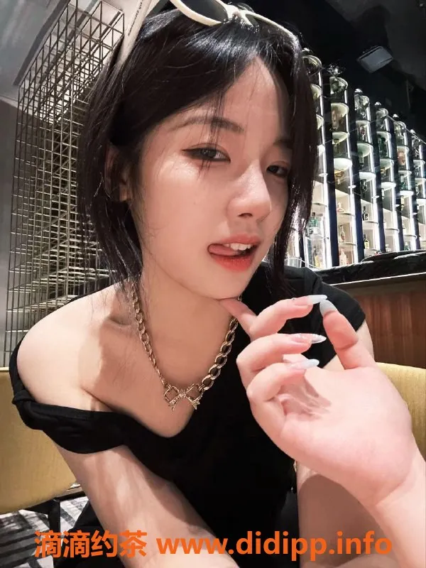 深圳楼凤资源信息,龙岗坂田兼职佳人叮叮，23岁160cm，享受不一样的服务