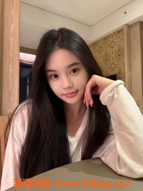 广州楼凤-番禺悦柠，20岁165cm初次下海悸动体验