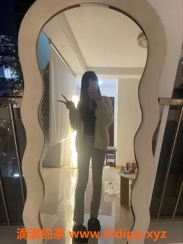 扬州楼凤-扬州邗江小芹菜，19岁白虎，服务优质