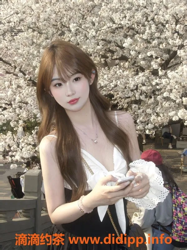 无锡楼凤-江阴慕白短发嫩妹 陪浴调情尽享服务