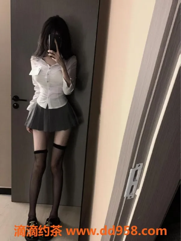 无锡楼凤-锡山铂金岛04号超嫩少女，制服丝袜诱惑