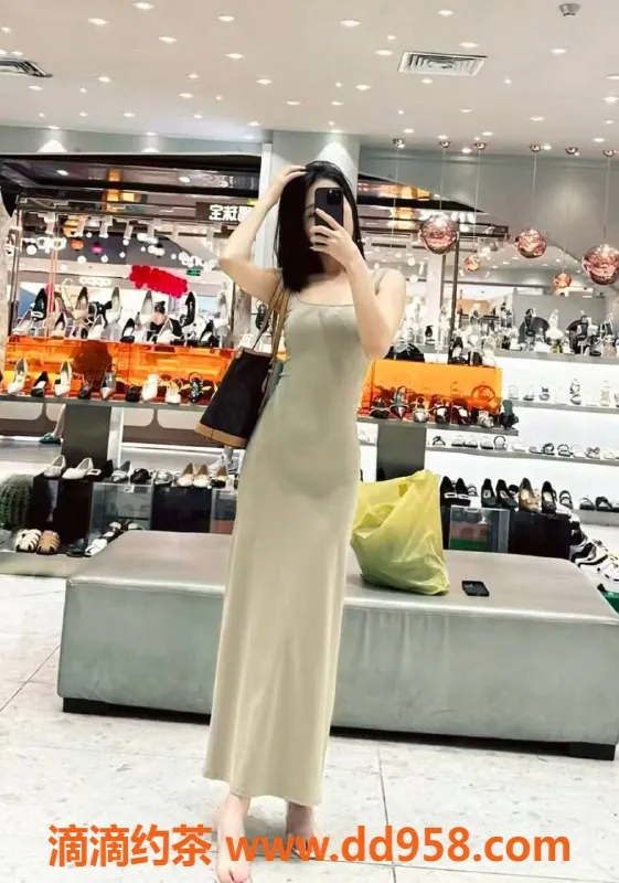 中山楼凤-东区小雨，21岁B罩杯，500p鸳鸯浴特惠