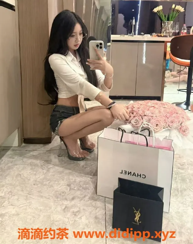 成都楼凤-武侯区小爱，身材姣好，服务一流