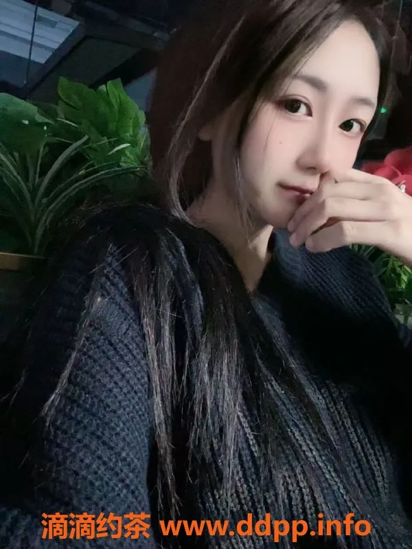 无锡楼凤-梁溪天诚大厦顶级学妹，白皙肌肤任你挑