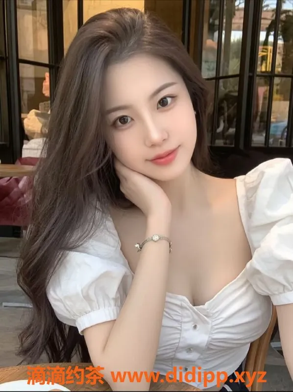 无锡楼凤-梁溪毒龙大长腿模特，69服务，通过制服丝袜加持