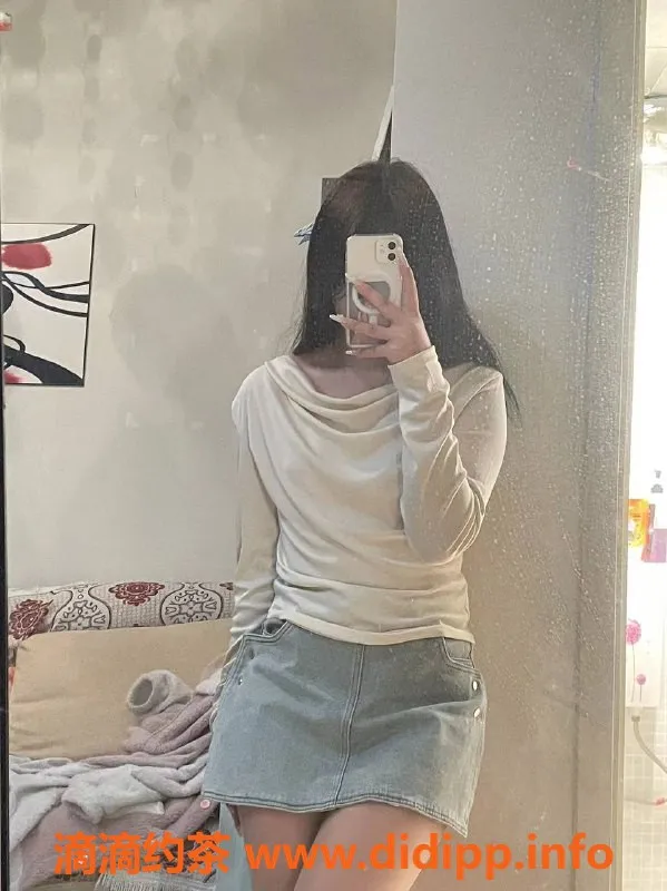 成都上门服务-成都馨猪，160cm匀称嫩妹，500元享三项服务