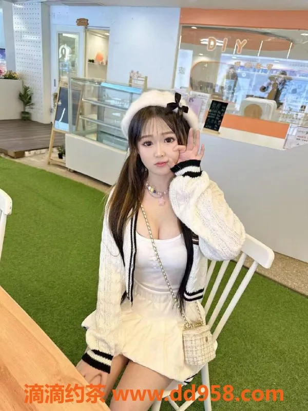 无锡楼凤-江阴慕白超嫩少女 69元陪浴体验