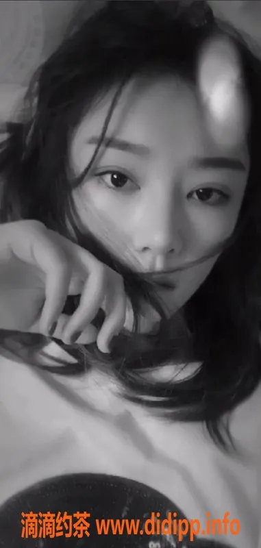 上海楼凤-虹口25岁美女霸霸，身高166，C罩杯，8张课费