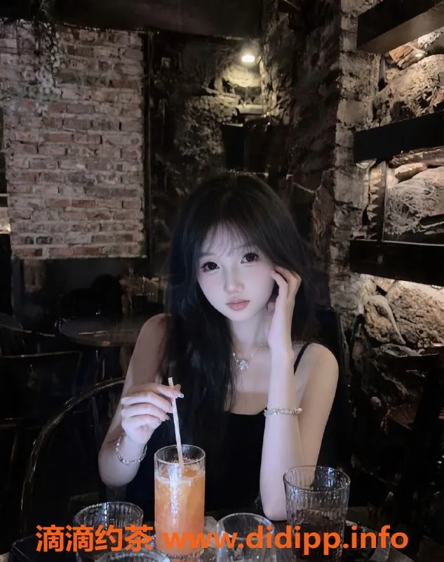 无锡楼凤-06萝莉酱嫩妹，白皙皮肤，众多服务等你体验