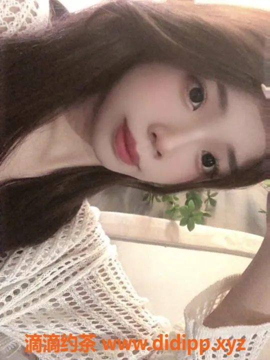 杭州楼凤-余杭区甜甜，18岁165cm，曲线诱人，服务丰富