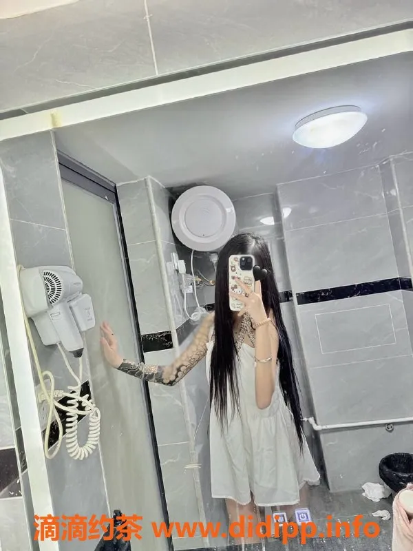 中山楼凤-9月30号古镇三位漂亮嫩妹，身材超赞