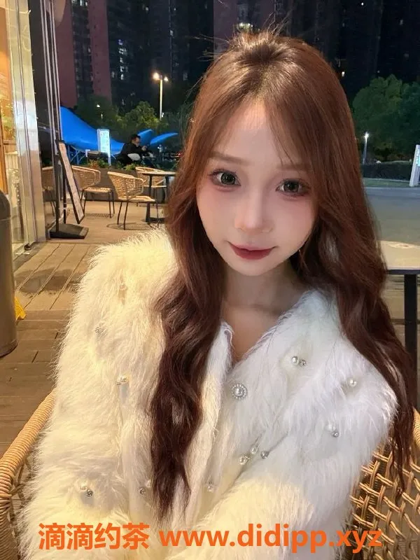 常州楼凤-武进国宾府嫩妹雪儿，167cm巧身材，800起约哦