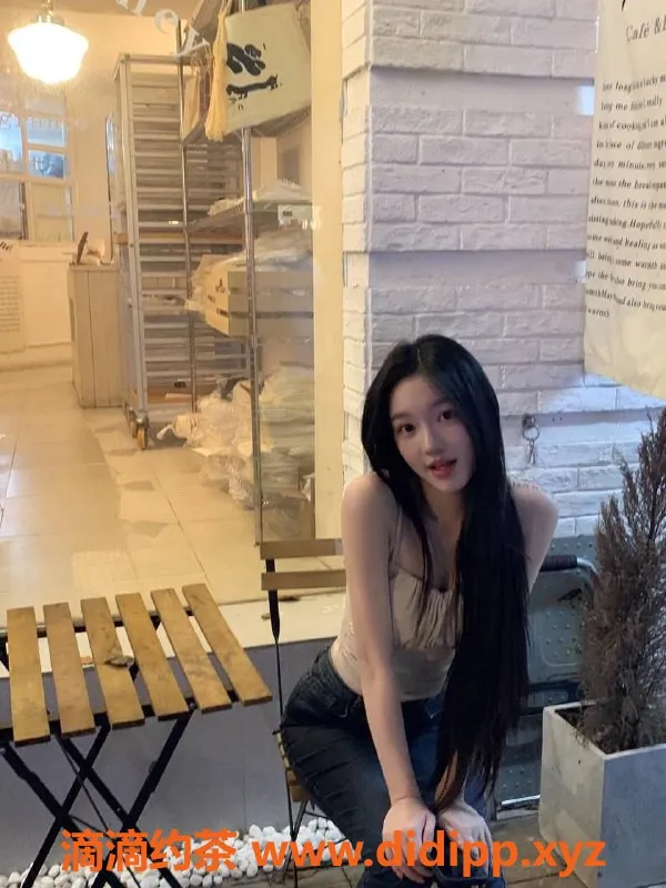 杭州楼凤-杭州大三软妹番茄🍅，168cm 100斤，温柔陪伴