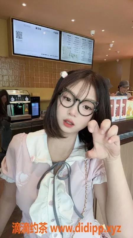 成都楼凤-锦城湖嫩妹豆子，甜美萝莉，6p体验