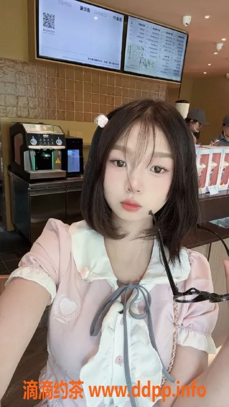 成都楼凤-锦城湖嫩妹豆子，甜美萝莉，6p体验